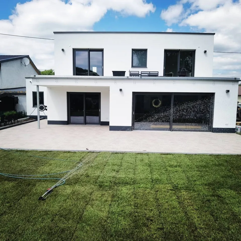 Aus einer Schotterfläche ist eine einladende Wohlfühloase entstanden – Projekt in Ransbach-Baumbach und Umgebung