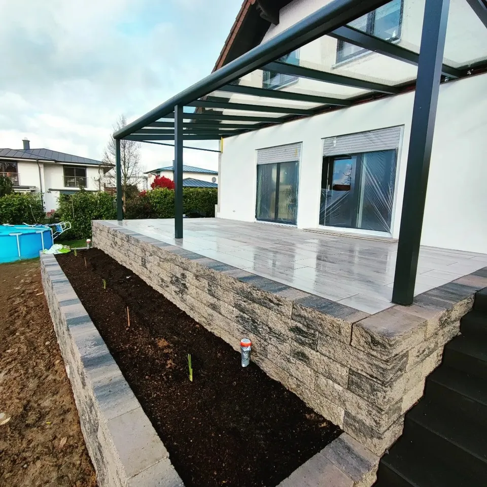Zweite Bauphase abgeschlossen: neuer Terrassenbelag für gemütliche Grillabende – Projekt in Hilgert