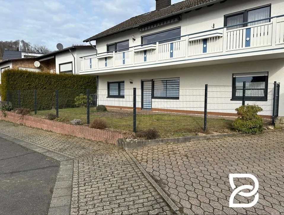 Montierter Sichtschutzzaun für mehr Privatsphäre im Garten – Projekt in Neuhäusel