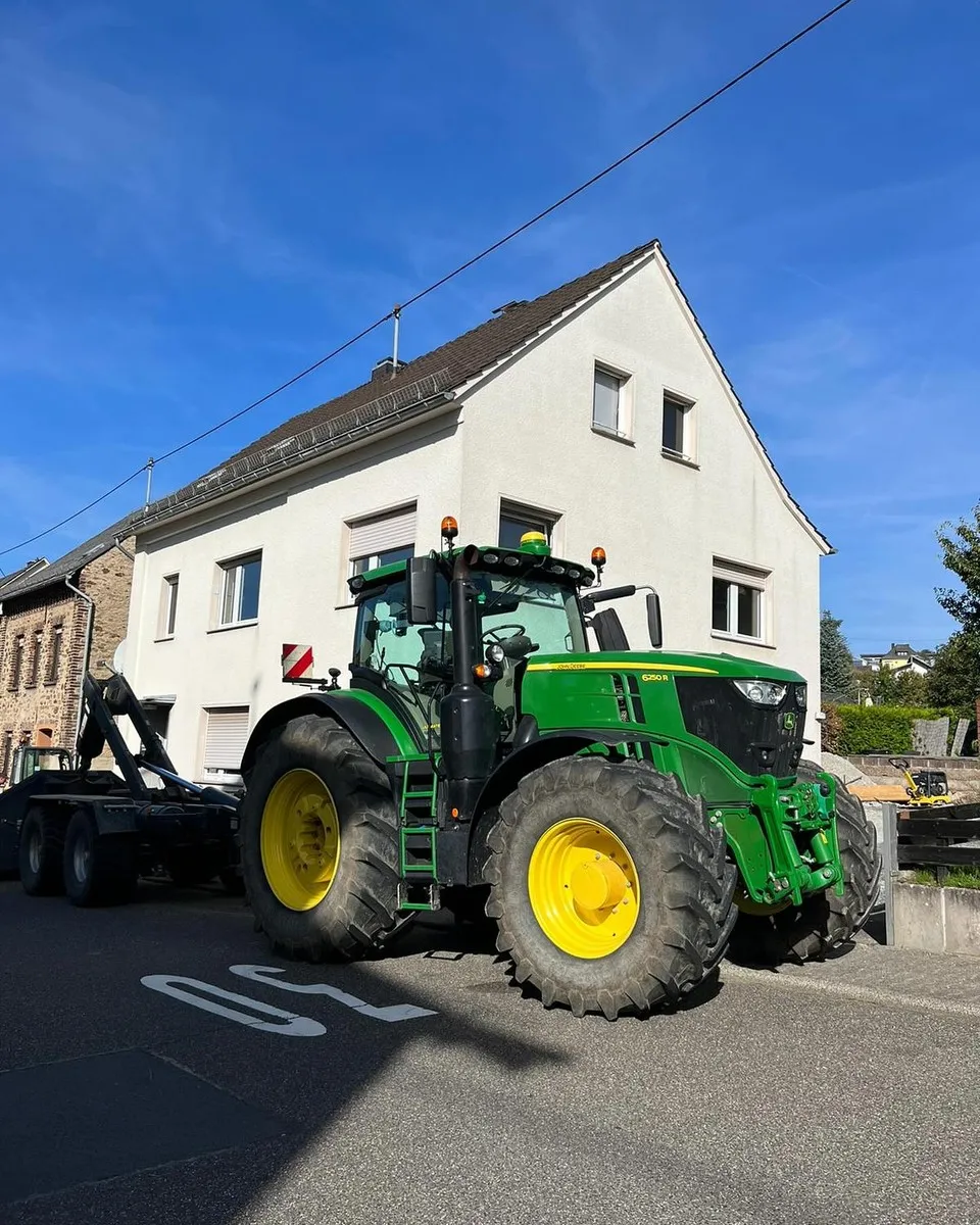Abtransport und fachgerechte Entsorgung von Grünschnitt und Aushub – Projekt in Höhr-Grenzhausen