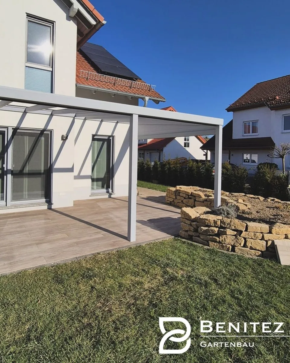 Terrassenplatten Xantos in Beige-Braun meliert von Kann Baustoffwerke – Projekt in Ransbach-Baumbach
